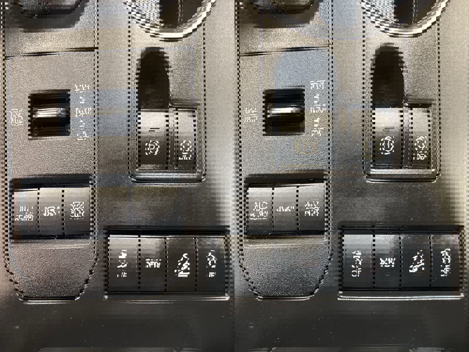 Used 2020 Toyota Highlander XLE AWD/4WD image 17