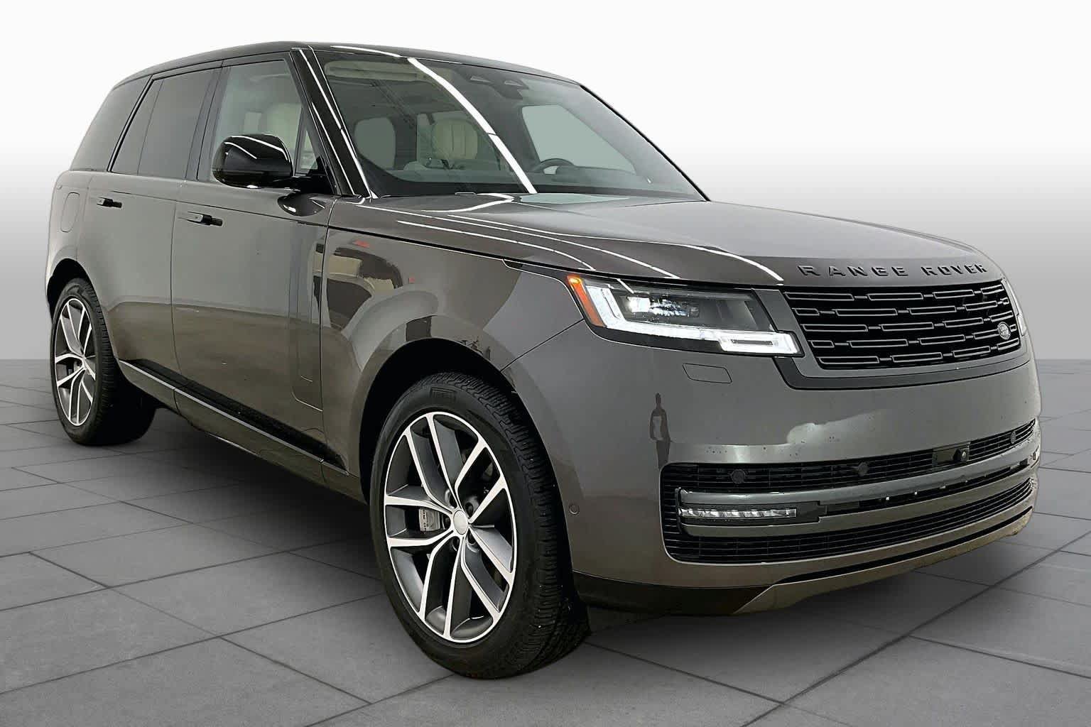 Used 2025 Land Rover Range Rover SE AWD/4WD image 3