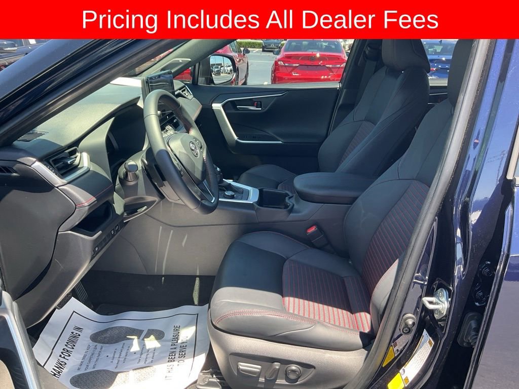 Used 2025 Toyota RAV4 XSE AWD/4WD image 2