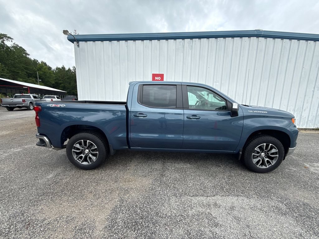 Used 2024 Chevrolet Silverado 1500 LT AWD/4WD image 9