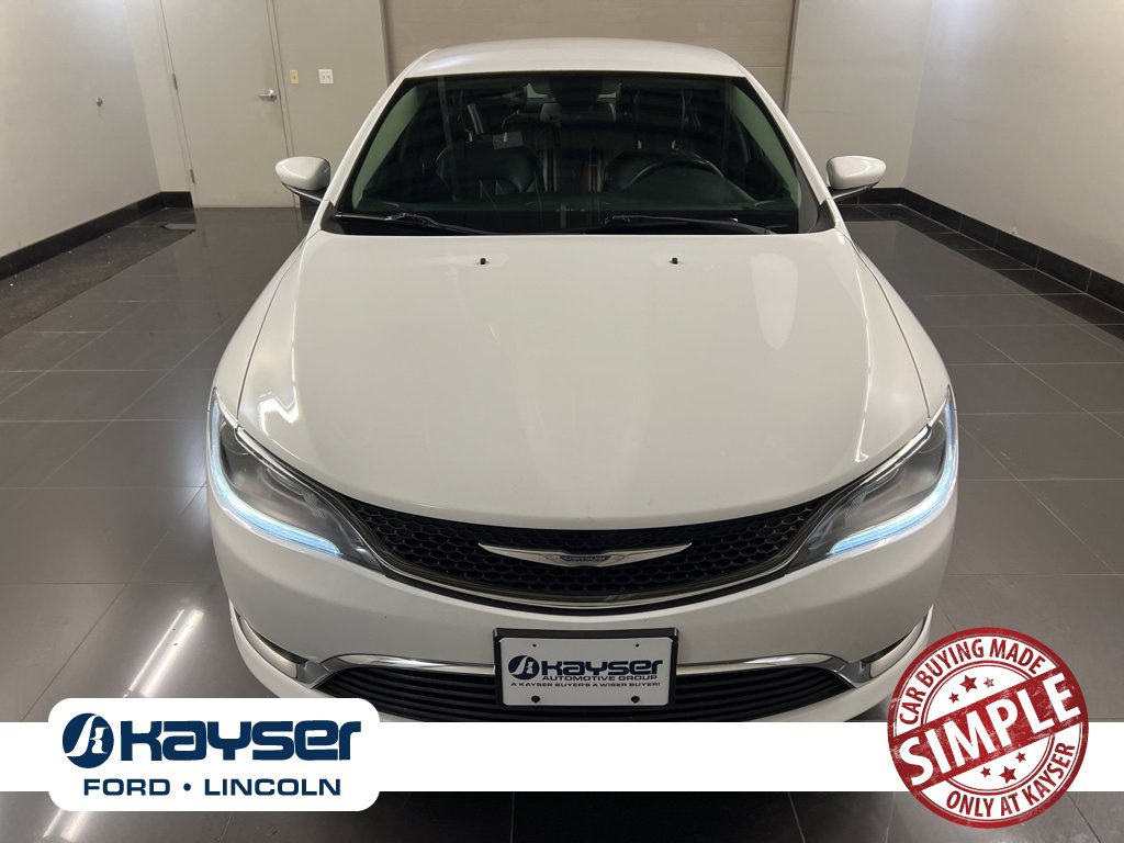Used 2017 Chrysler 200 Limited Platinum image 2