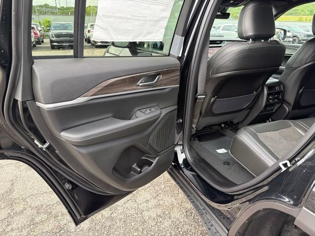 New 2026 Jeep Grand Cherokee Altitude AWD/4WD image 10