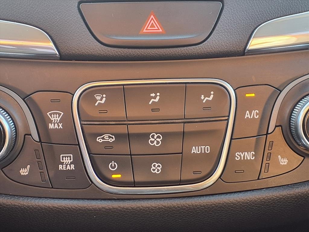 Used 2020 Chevrolet Equinox LT w/ Sport Edition image 6