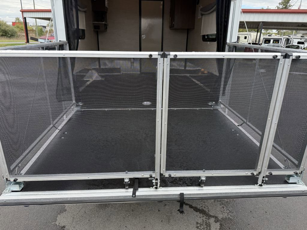 Used 2023 Ford E-450 and Econoline 450 Super Duty w/ Motorhome Prep Package image 8