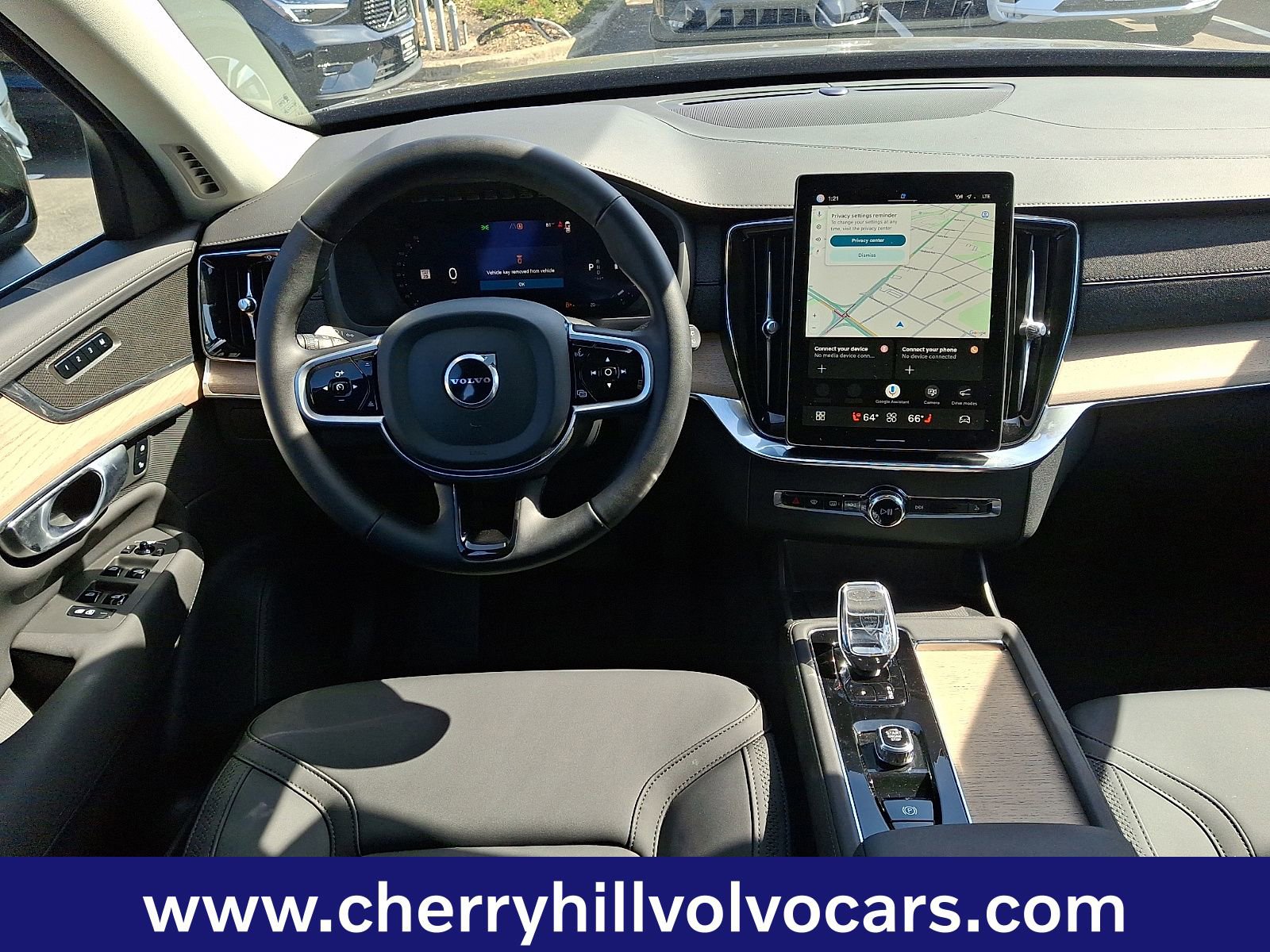 Certified 2025 Volvo XC90 B6 Core image 12