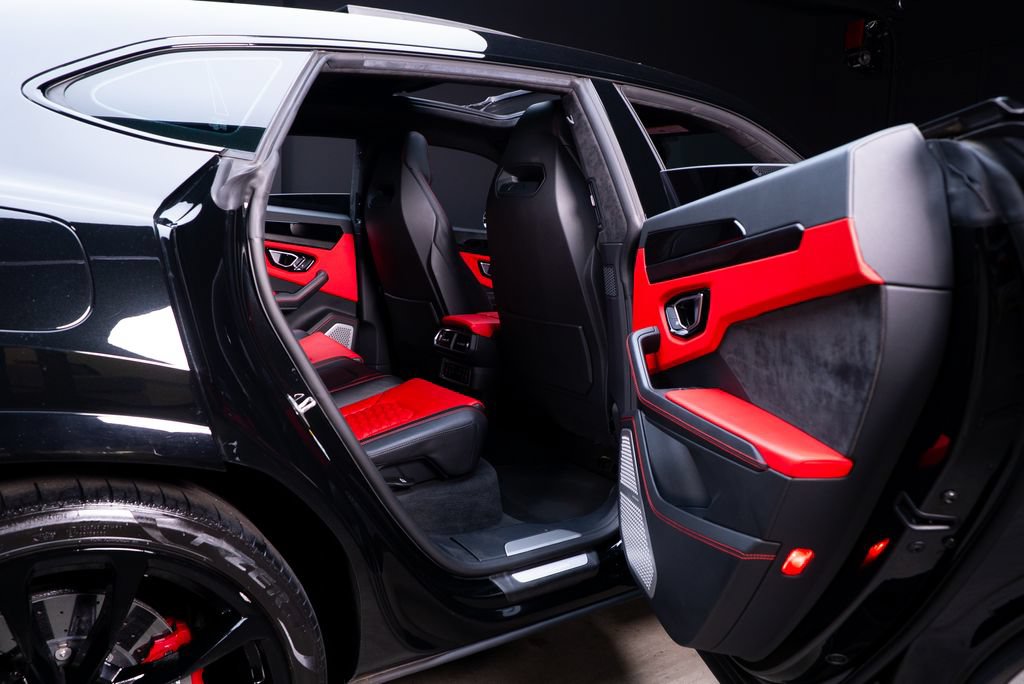 Used 2022 Lamborghini Urus AWD/4WD image 48