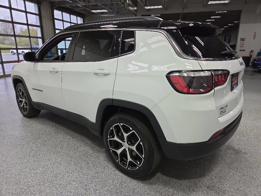 Used 2024 Jeep Compass Limited AWD/4WD image 5
