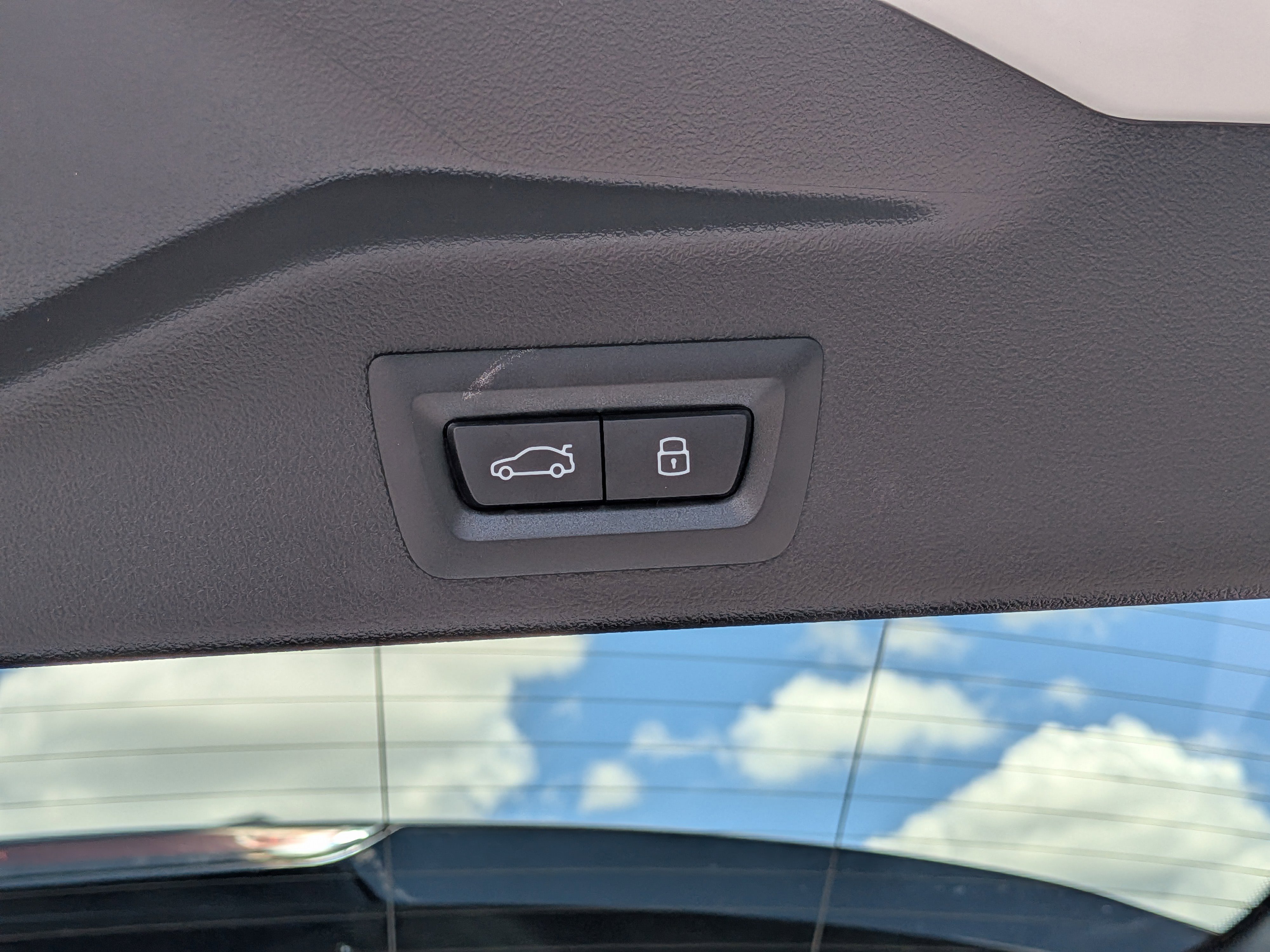 Used 2026 BMW X5 xDrive40i w/ M Sport Package AWD/4WD image 14