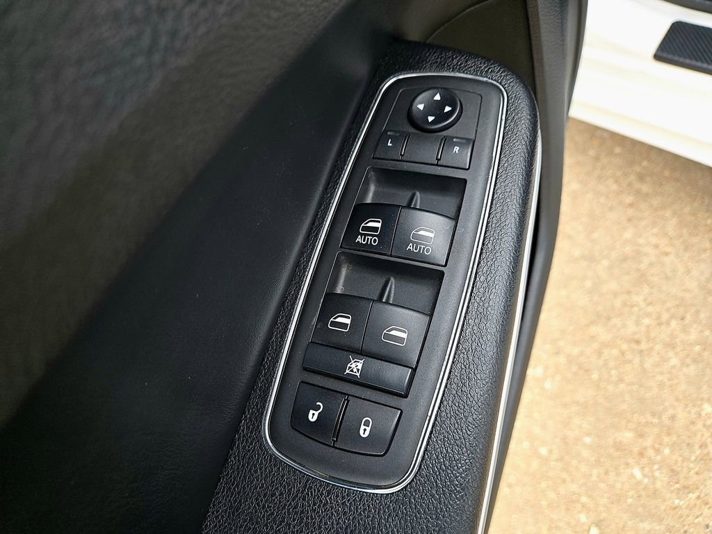 Used 2019 Chrysler 300 S w/ S Model Appearance Package image 28