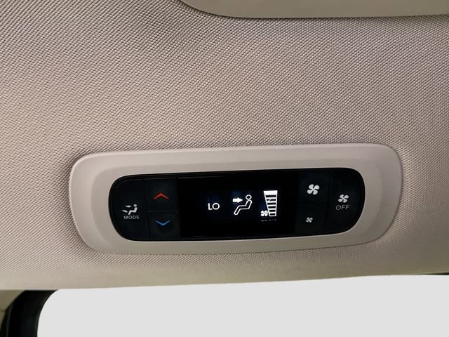 Used 2022 Chrysler Voyager LX image 25