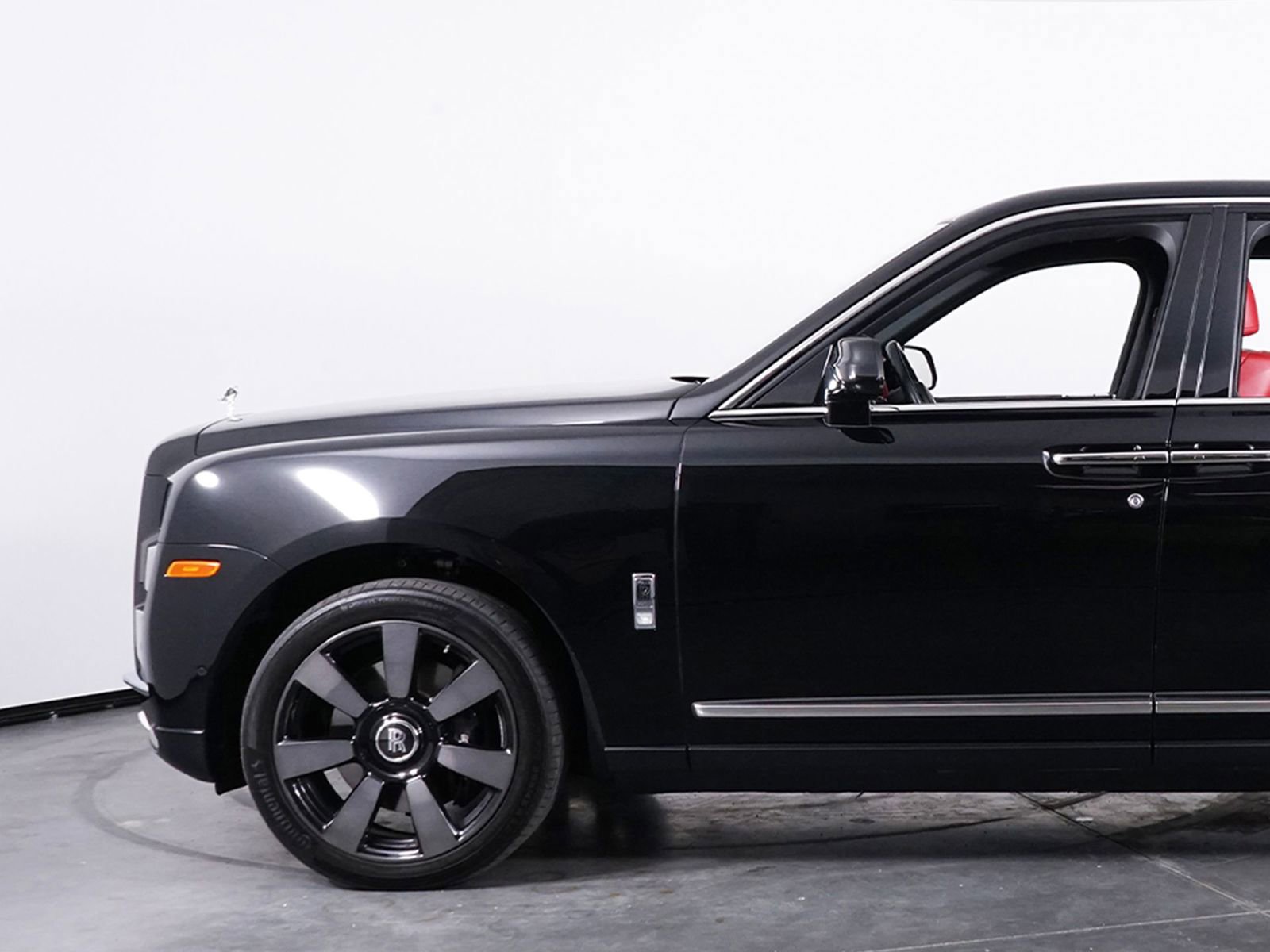 Used 2022 Rolls-Royce Cullinan w/ Cullinan Package image 11