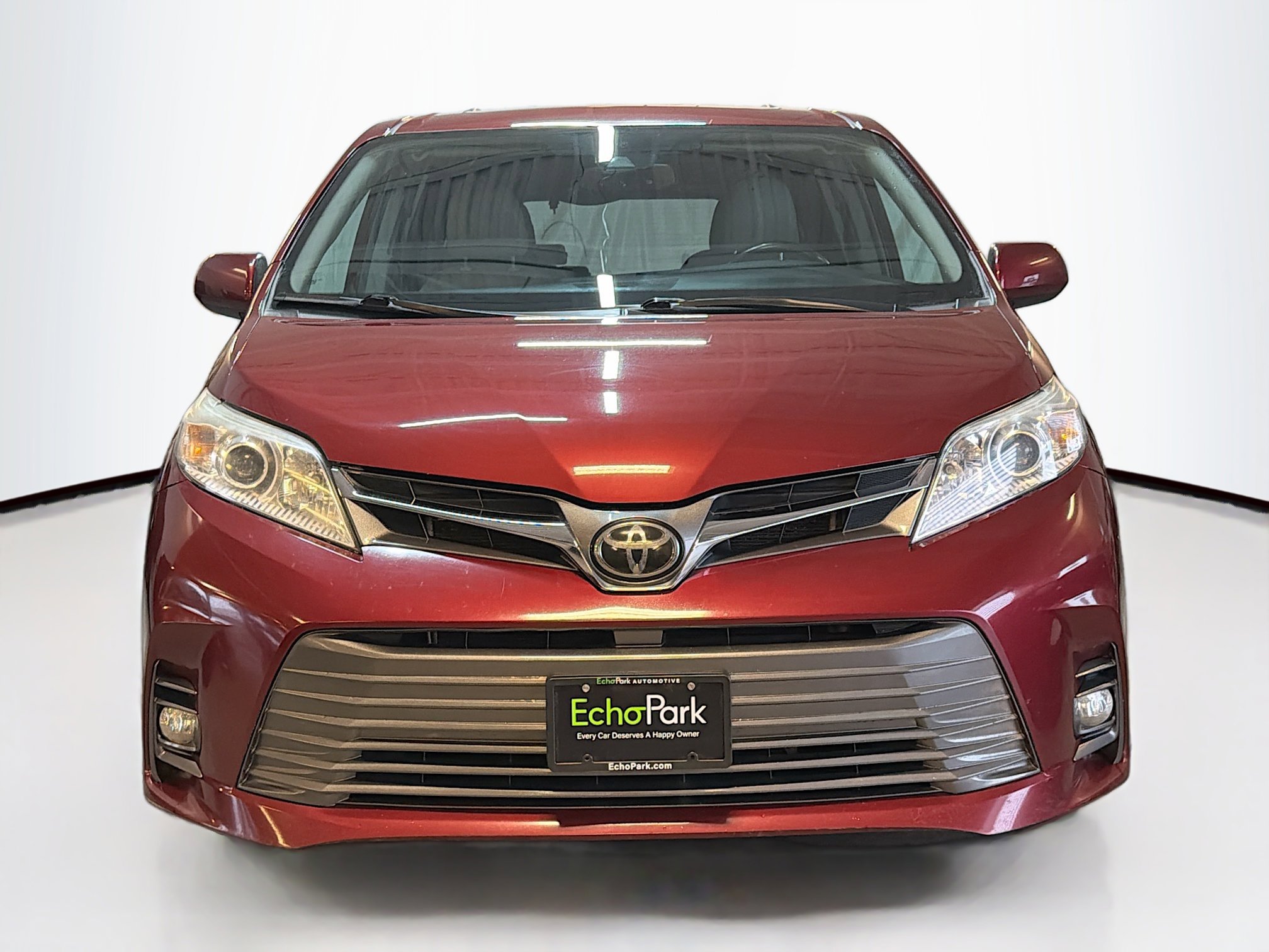 Used 2019 Toyota Sienna XLE image 2