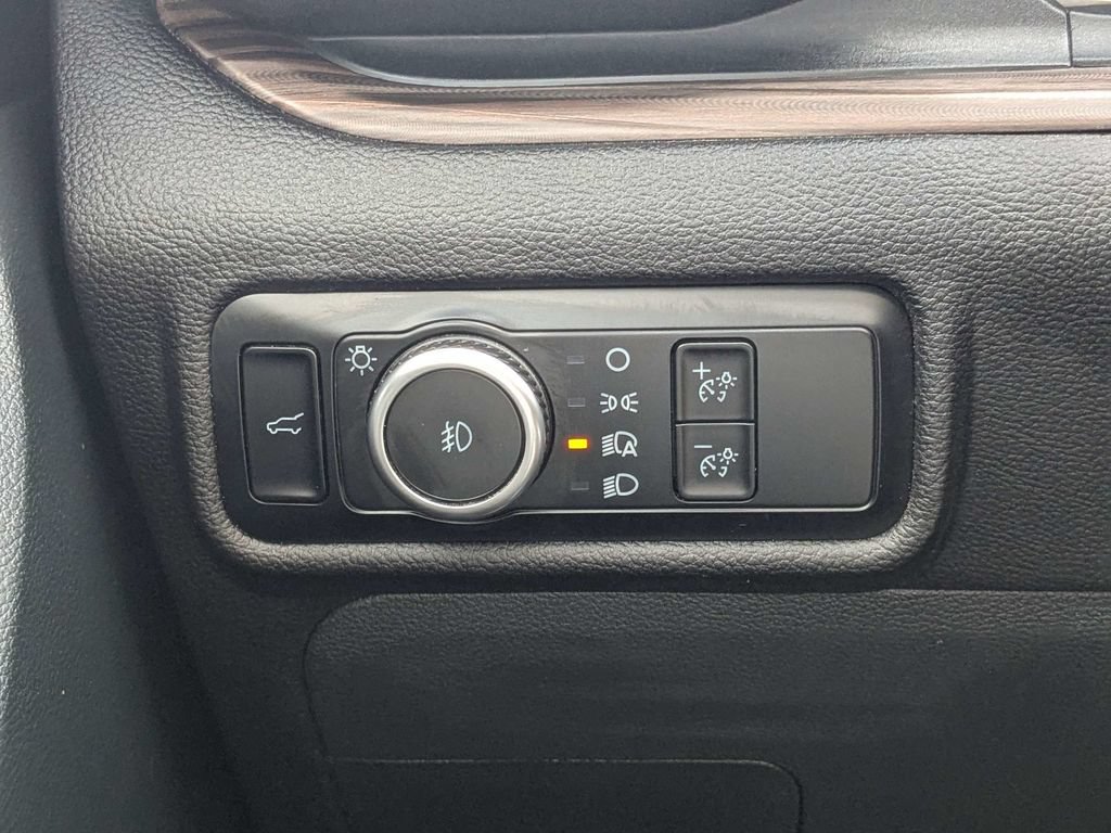 Used 2024 Ford Explorer Limited w/ Limited Technology Package RWD image 23