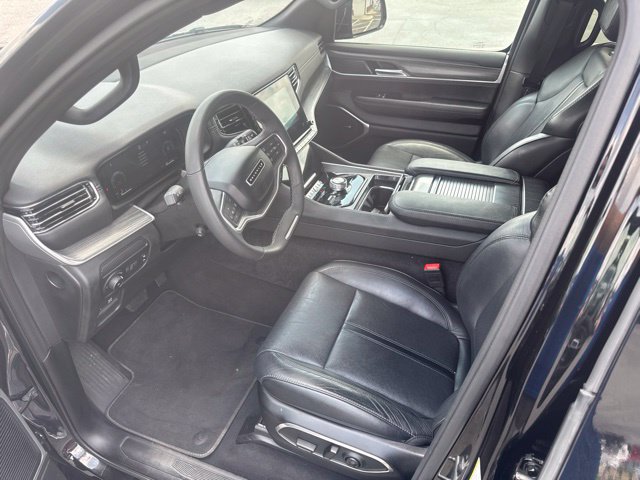 Used 2024 Jeep Wagoneer L Series II AWD/4WD image 6
