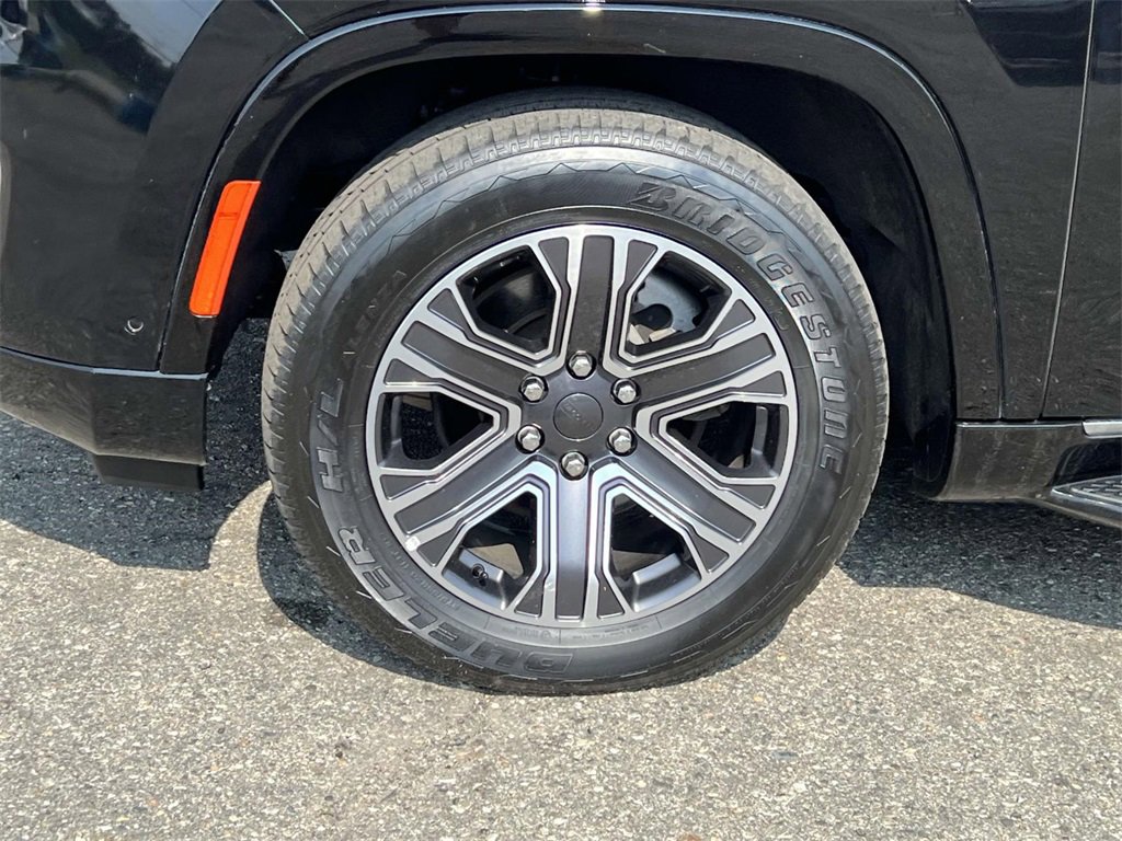 Used 2024 Jeep Wagoneer L Series II w/ Flexible Seating Group image 8