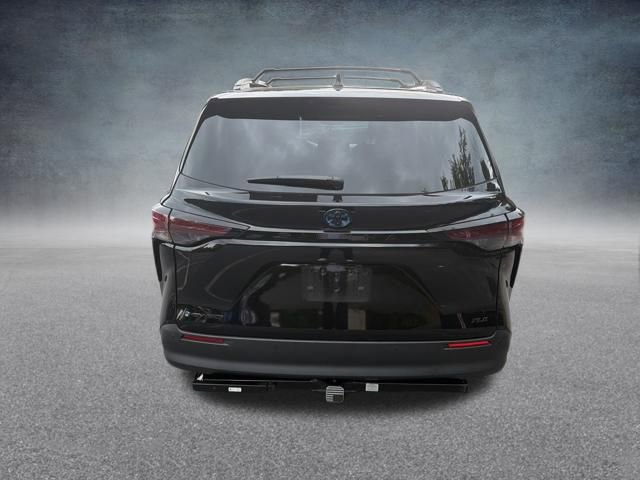 Used 2025 Toyota Sienna XLE Woodland Edition AWD/4WD image 6