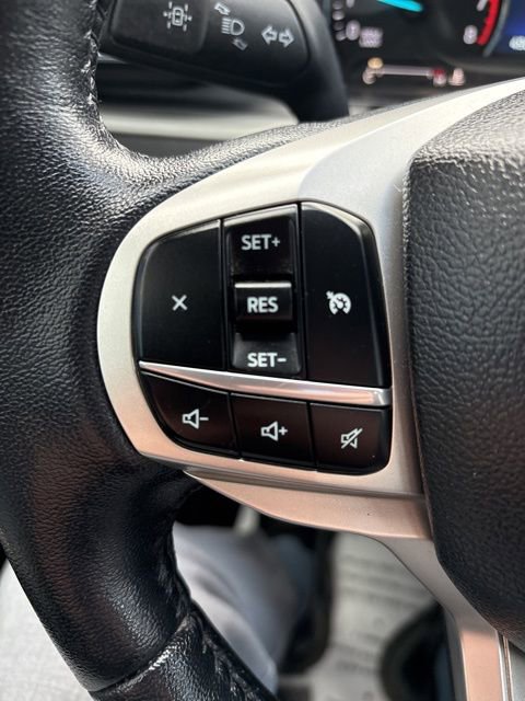 Used 2023 Ford Explorer XLT w/ Equipment Group 202A AWD/4WD image 28