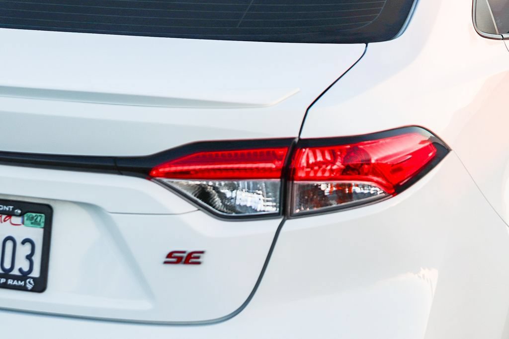 Used 2023 Toyota Corolla SE w/ SE Premium Package FWD image 10