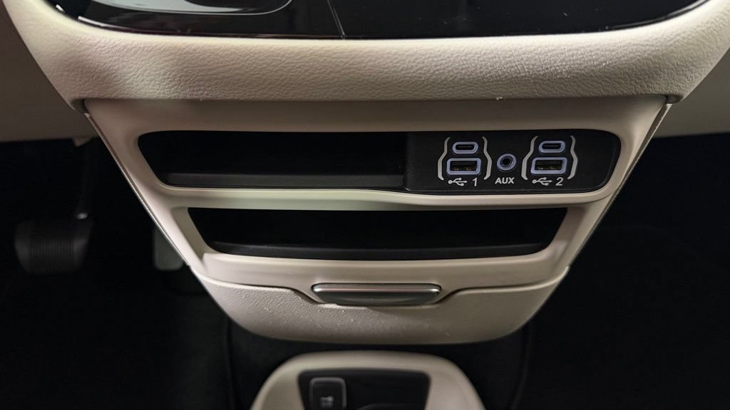 Used 2023 Chrysler Voyager LX FWD image 23
