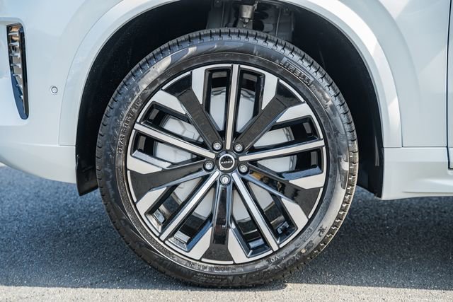 New 2026 Volvo XC90 T8 Ultra w/ Protection Package Premier image 17