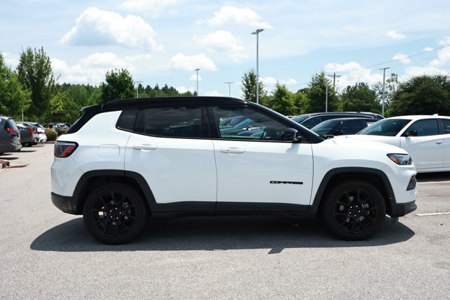 Used 2022 Jeep Compass Latitude FWD image 5