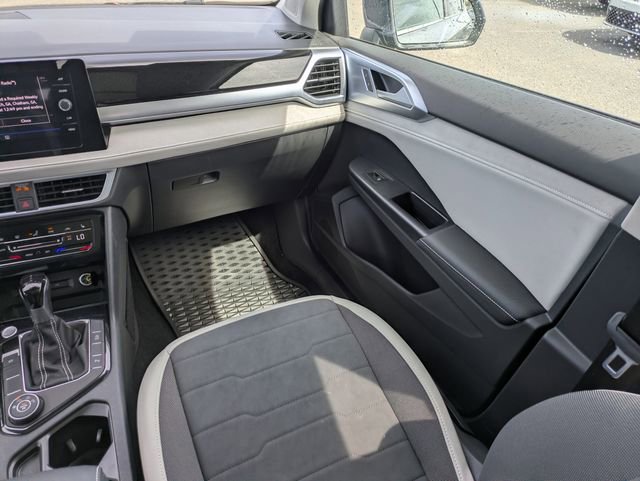 Certified 2025 Volkswagen Taos SE AWD/4WD image 17