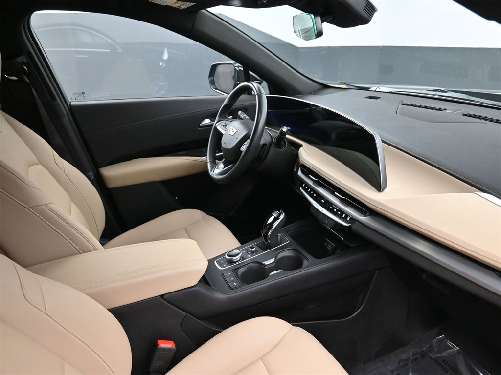 Certified 2024 Cadillac XT4 Luxury image 2