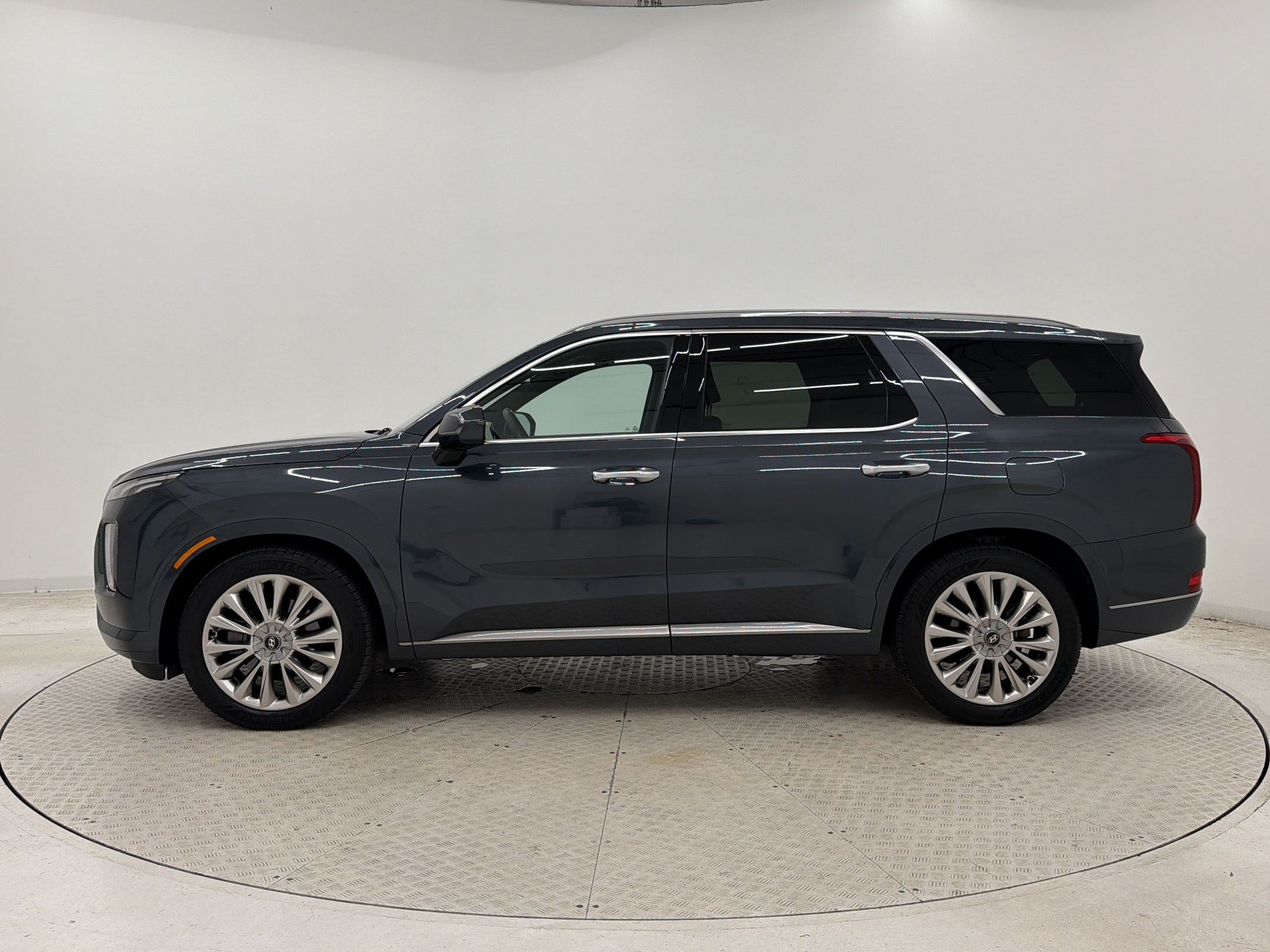 Used 2020 Hyundai Palisade Limited AWD/4WD image 2