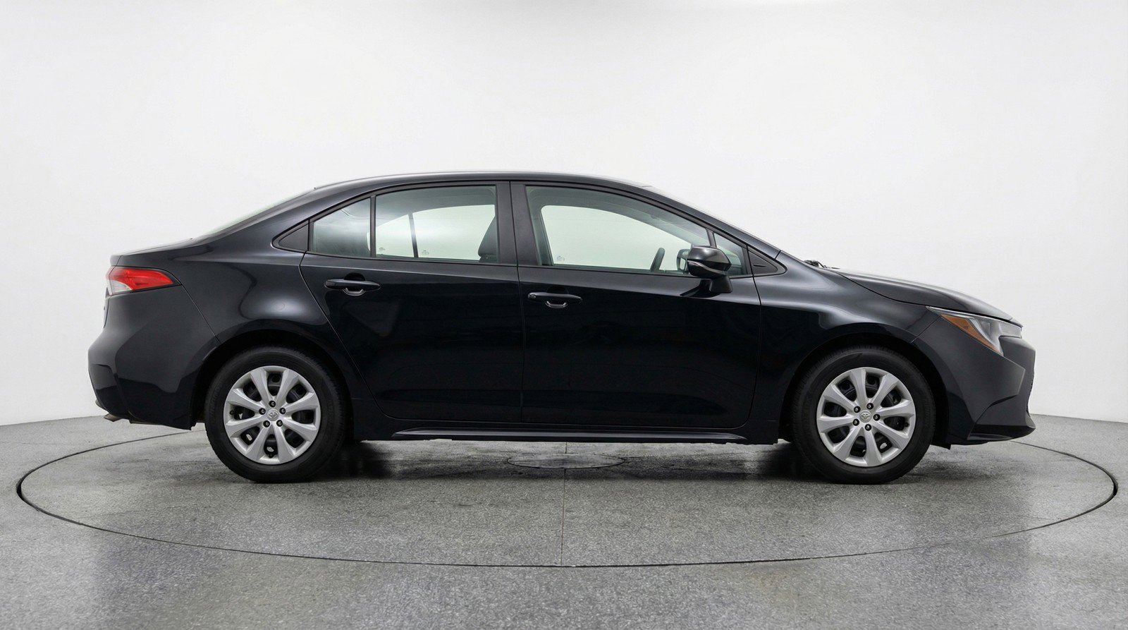 Used 2025 Toyota Corolla LE FWD image 11