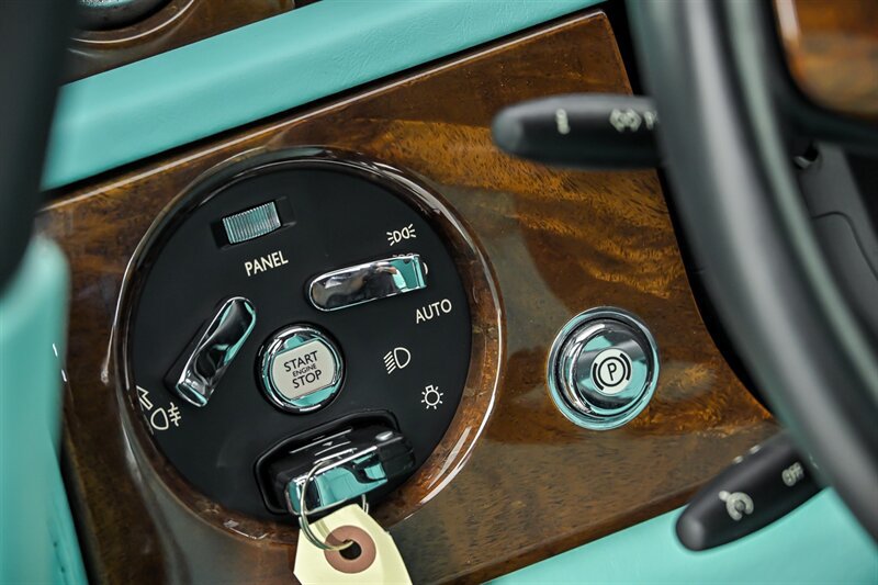 Used 2013 Rolls-Royce Phantom Drophead Coupe RWD image 26