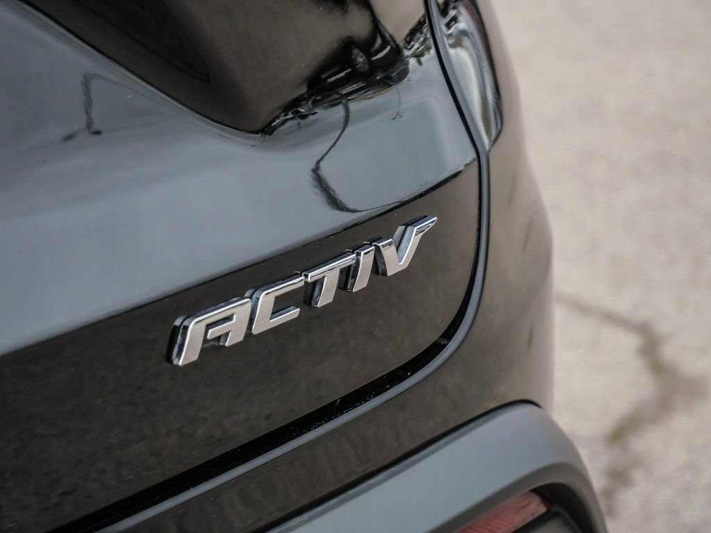 Used 2025 Chevrolet Trax ACTIV w/ Sunroof Package image 11