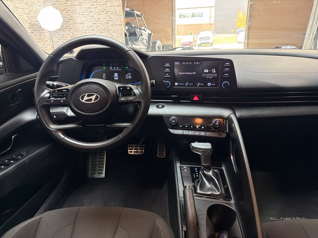 Certified 2025 Hyundai Elantra Sport FWD image 19