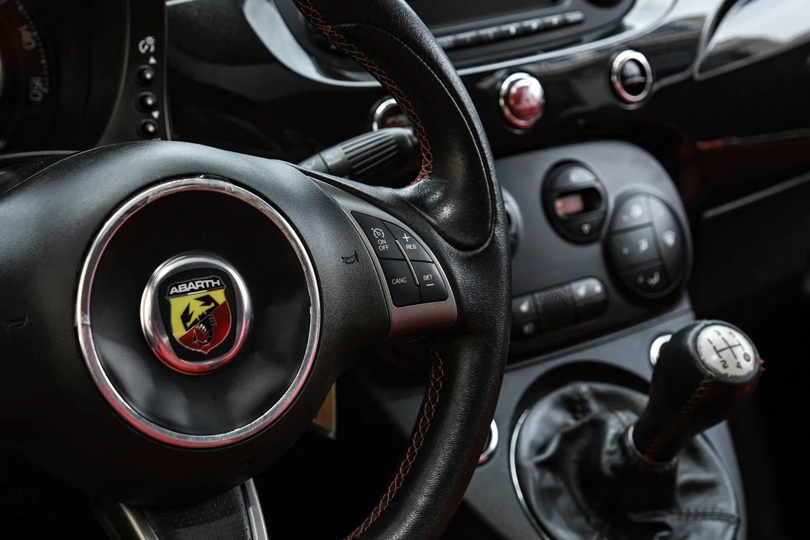 Used 2013 FIAT 500 Abarth w/ Comfort/Convenience Group FWD image 22