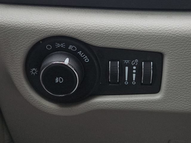 Used 2024 Chrysler Pacifica Touring-L FWD image 27