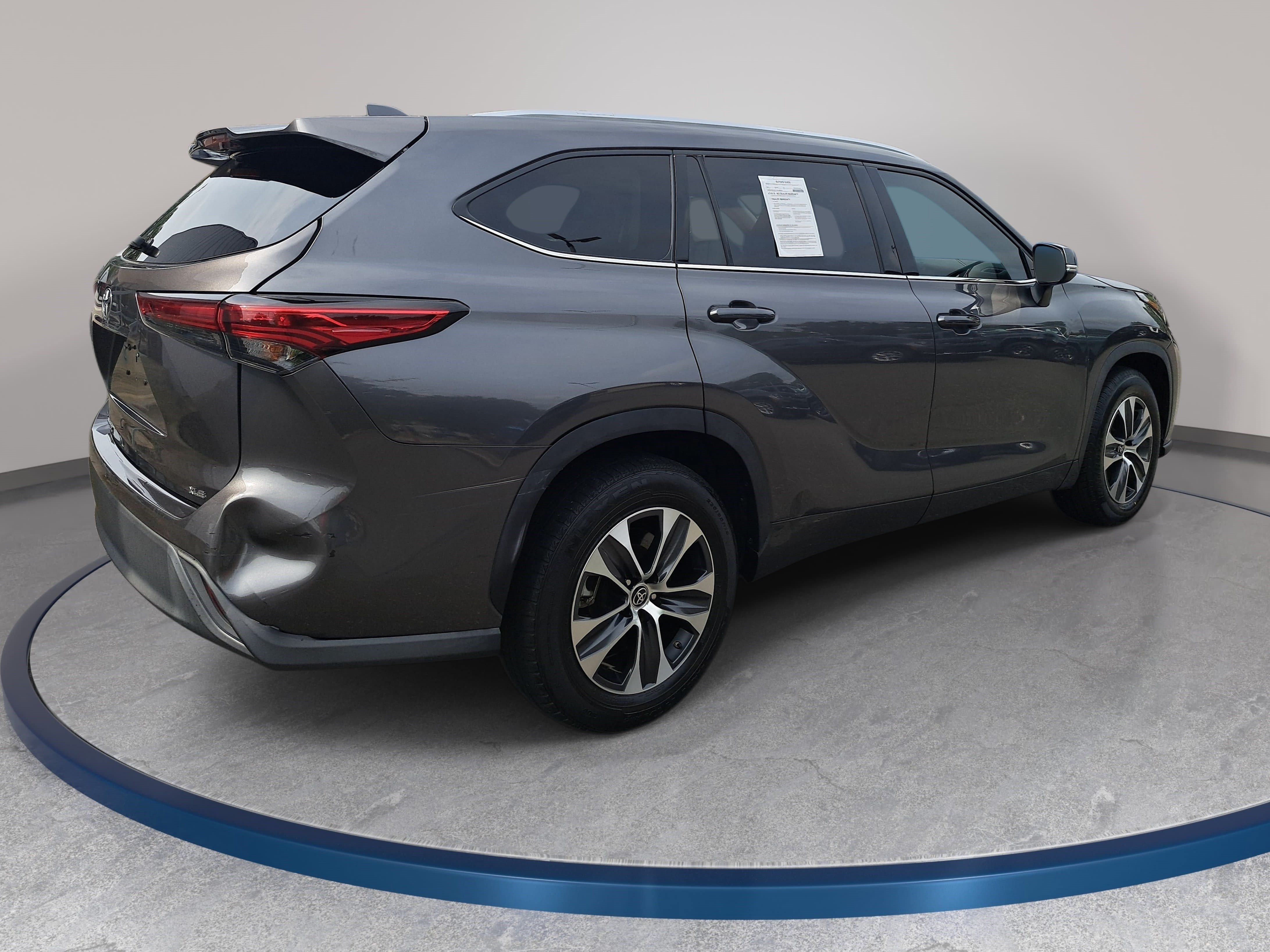 Used 2021 Toyota Highlander XLE FWD image 5