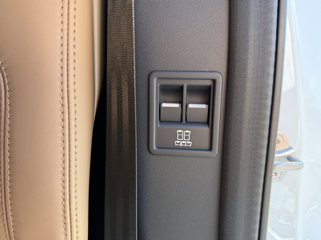 New 2026 Land Rover Discovery Limited Edition image 34