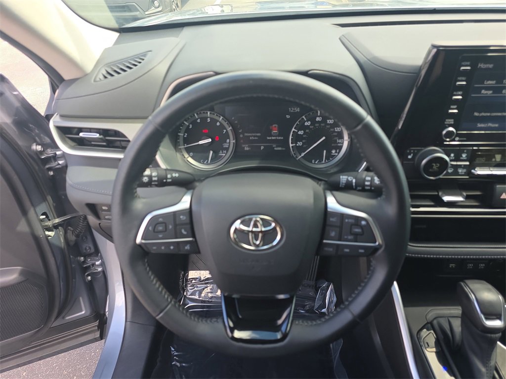 Used 2021 Toyota Highlander XLE image 31