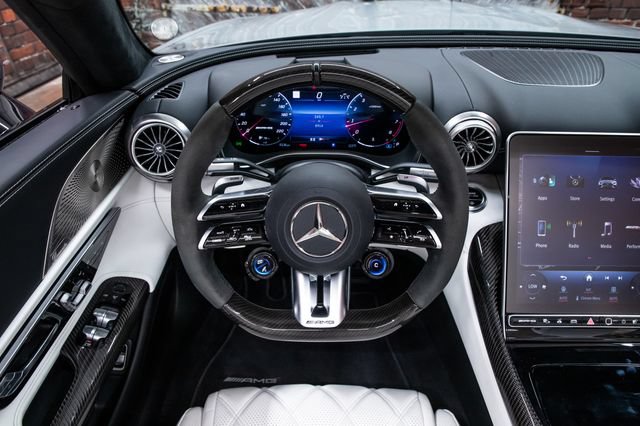 Used 2023 Mercedes-Benz SL 63 AMG 4MATIC image 34