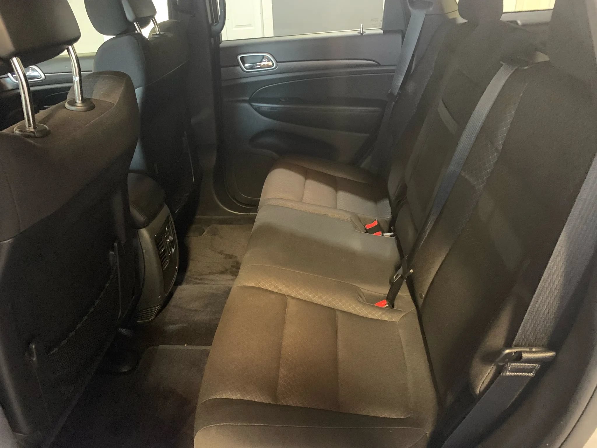 Used 2018 Jeep Grand Cherokee Laredo AWD/4WD image 15