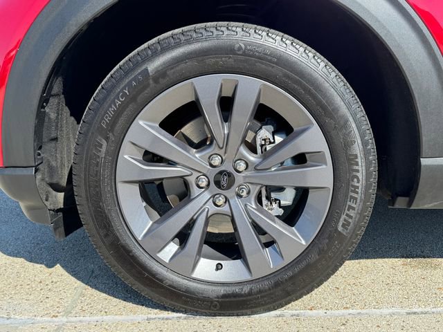 Used 2023 Ford Explorer XLT w/ Equipment Group 202A AWD/4WD image 9