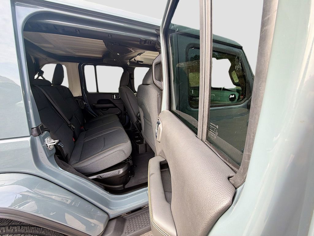 Used 2025 Jeep Wrangler Unlimited Sahara image 31