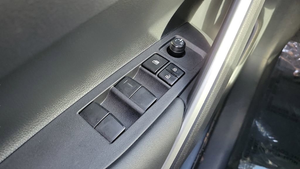 Used 2024 Toyota Corolla Cross SE image 24