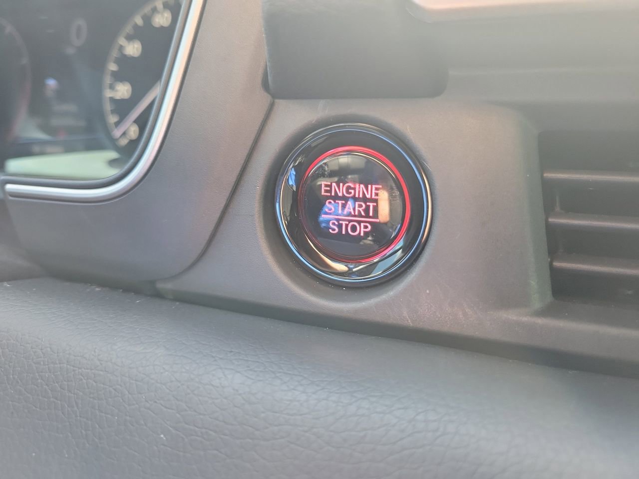 Used 2023 Honda Pilot EX-L image 32