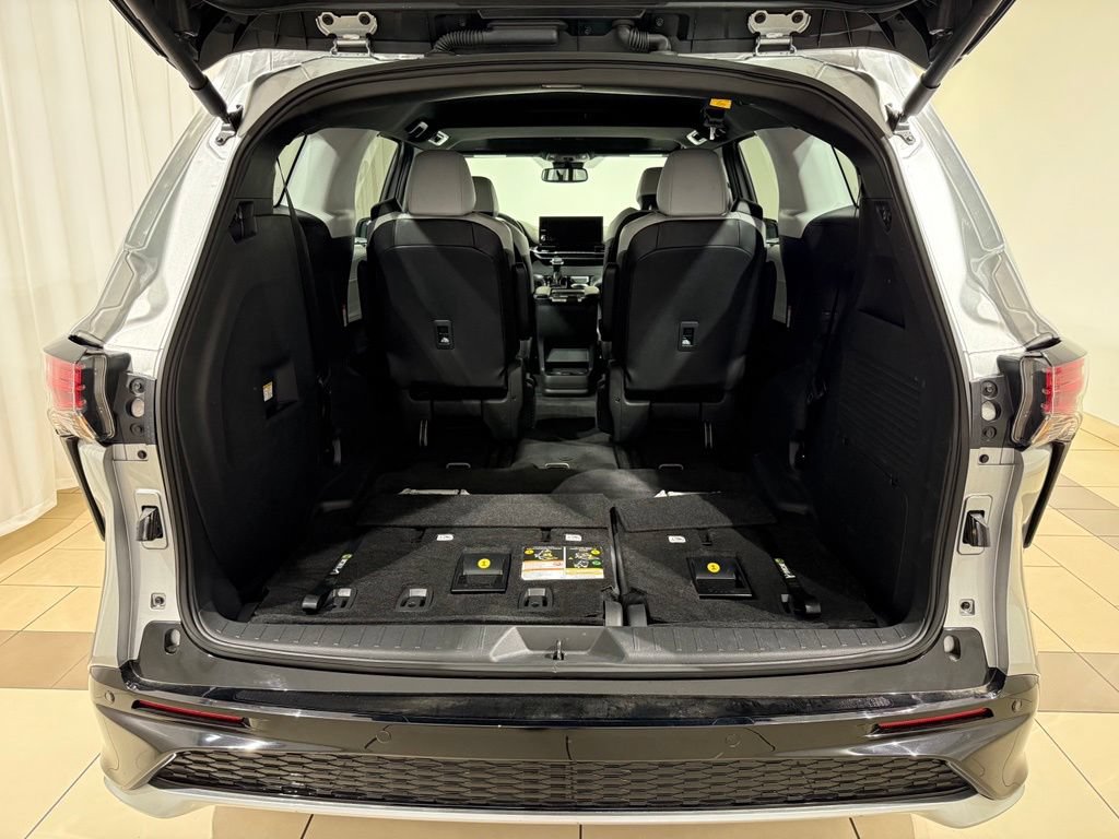 Used 2025 Toyota Sienna XSE w/ XSE Plus Package AWD/4WD image 12
