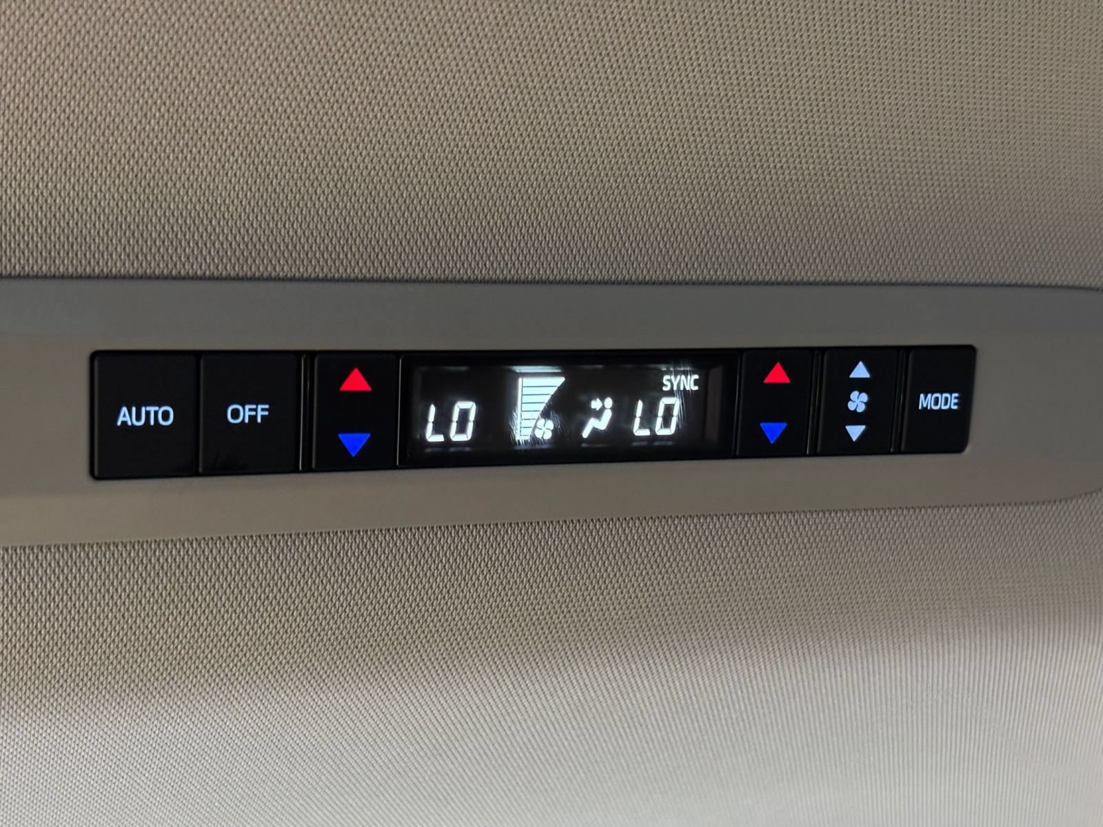 Used 2025 Toyota Sienna XLE FWD image 24
