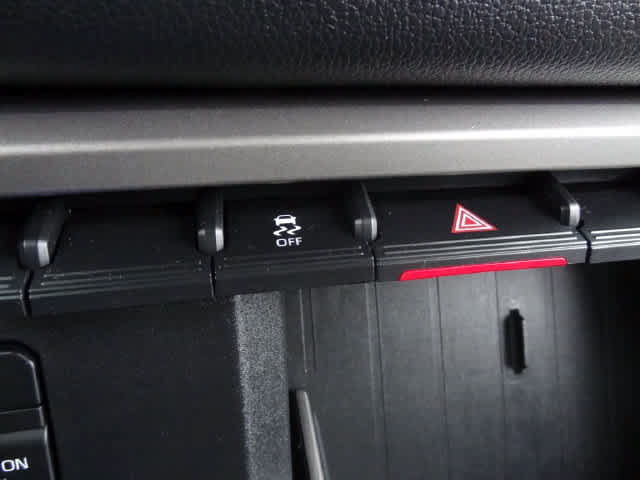 Used 2025 Toyota Tundra Limited AWD/4WD image 29
