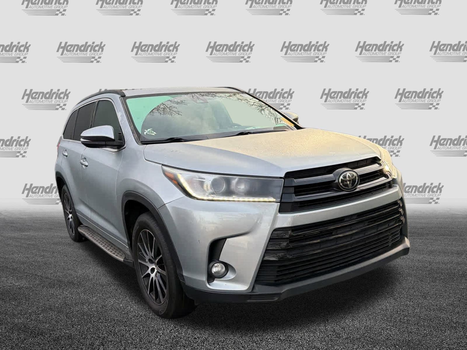 Used 2018 Toyota Highlander SE image 2