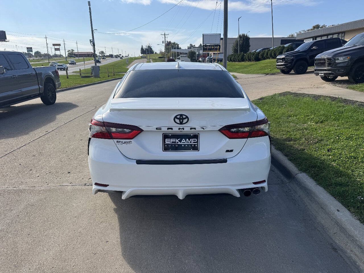 Used 2021 Toyota Camry SE w/ TRD Appearance Package (TMS) FWD image 4
