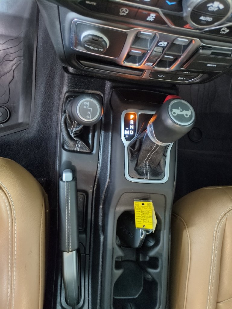 Used 2020 Jeep Wrangler Unlimited Sahara AWD/4WD image 30