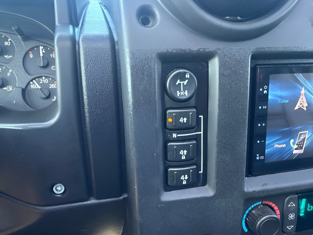 Used 2005 HUMMER H2 SUT w/ Preferred Equipment Group AWD/4WD image 20